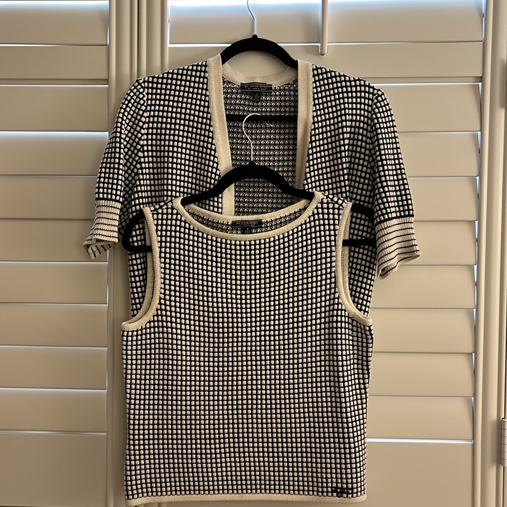 Beautiful St. John sport by Marie Gray size petite 2piece set barely worn.